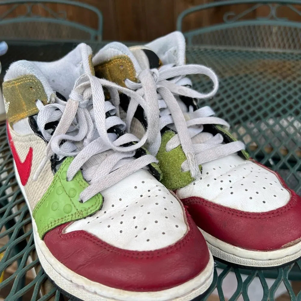 Nike Boys Kids Sneakers in Red, Green, and Gold 5Y